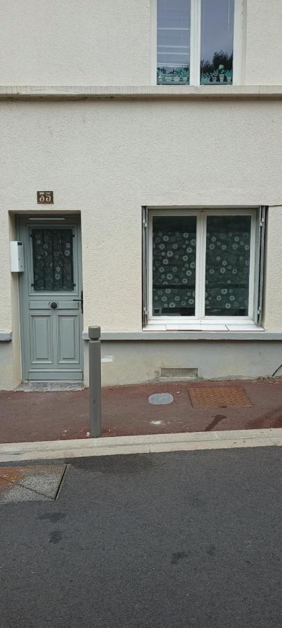 Studio Meuble A Bougival Exterior foto